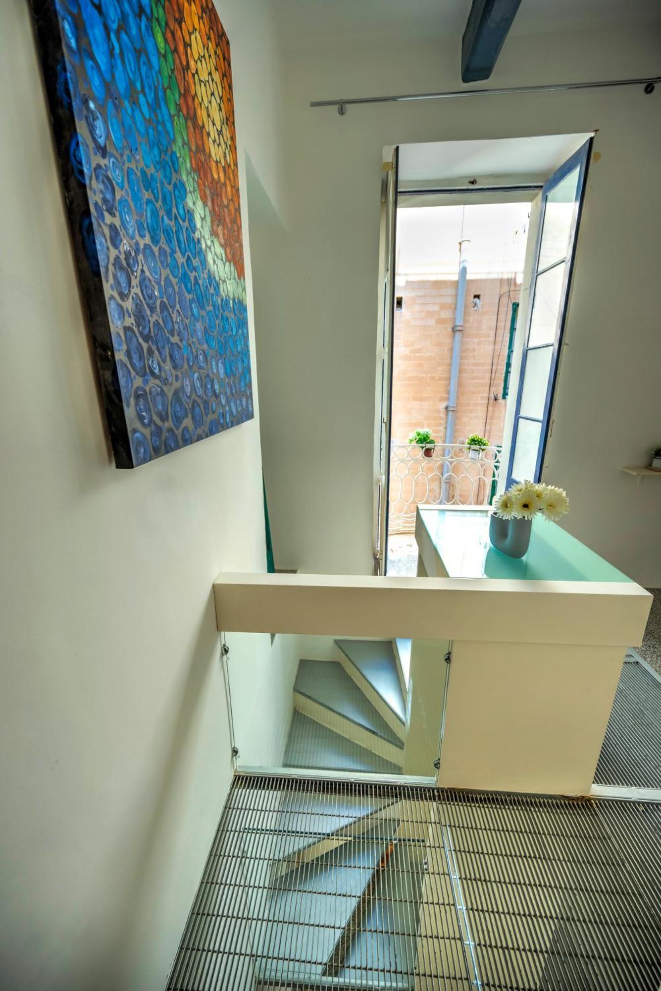 Duplex Tastefully Furnished Flat In Mcop1-1 Valletta