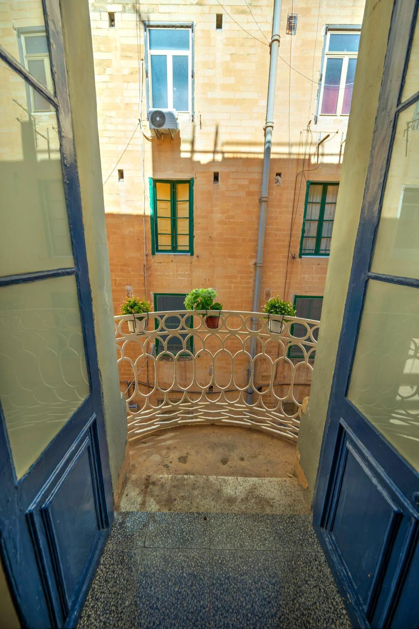 Duplex Tastefully Furnished Flat In Mcop1-1 Apartment Valletta