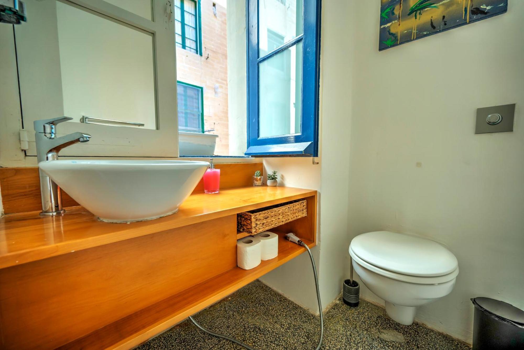 Duplex Tastefully Furnished Flat In Mcop1-1 Valletta