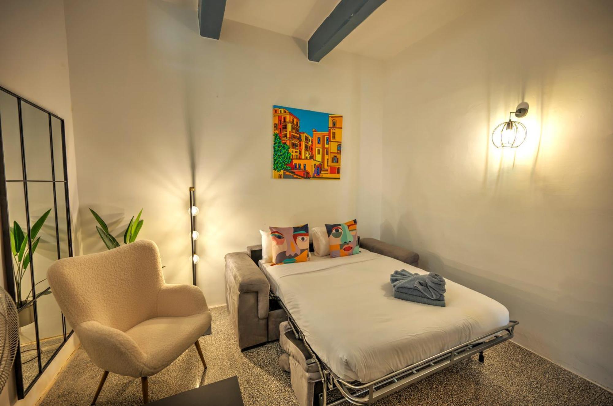 Duplex Tastefully Furnished Flat In Mcop1-1 Valletta